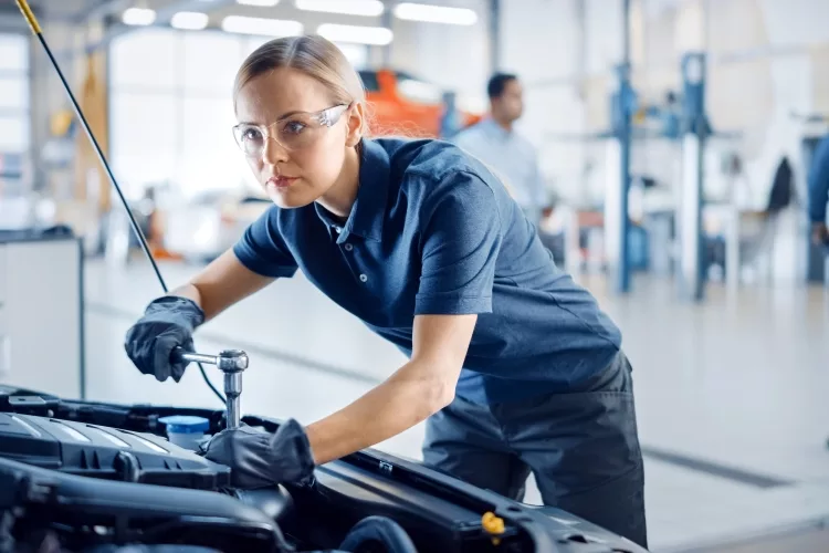 How to Bleed a Clutch With a Vacuum Pump