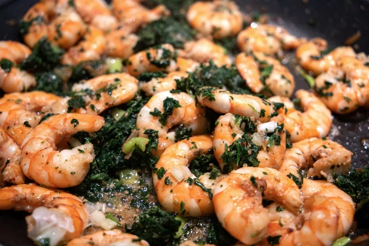 How to Make Sauteed Shrimp and Spinach